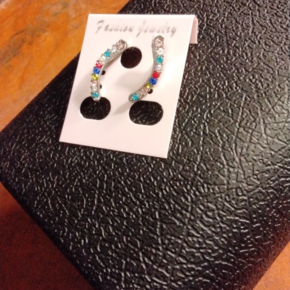 Women's Rainbow Crystal 3/4" Earrings. NIP! - Picture 3 of 3